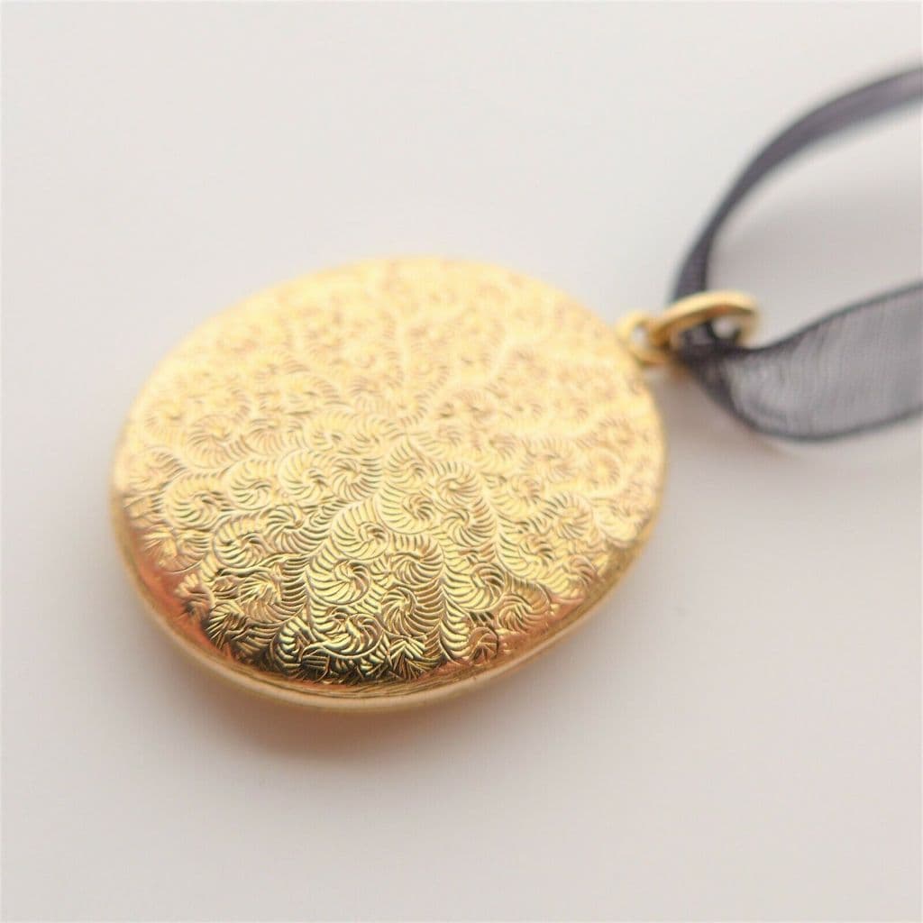 Antique Memorial Hair Locket Dated 1863 15Ct Solid Gold Beautifully Engraved